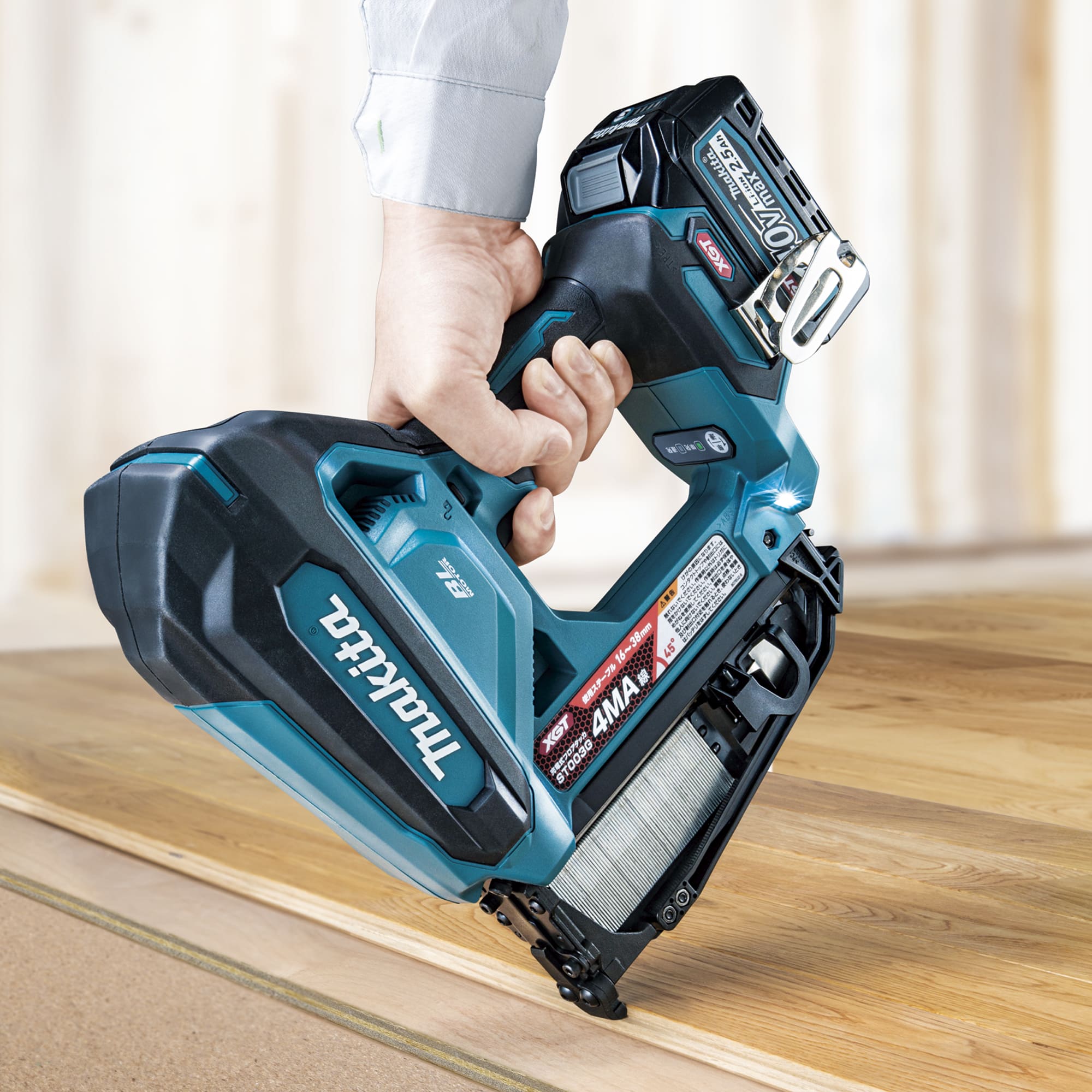 充電式フロアタッカ